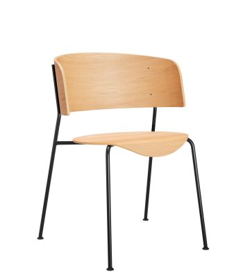 WAGNER Armlehnstuhl mit schwarzem Gestell und Sitzfläche aus Eiche, matt lackiert, für den Essbereich.